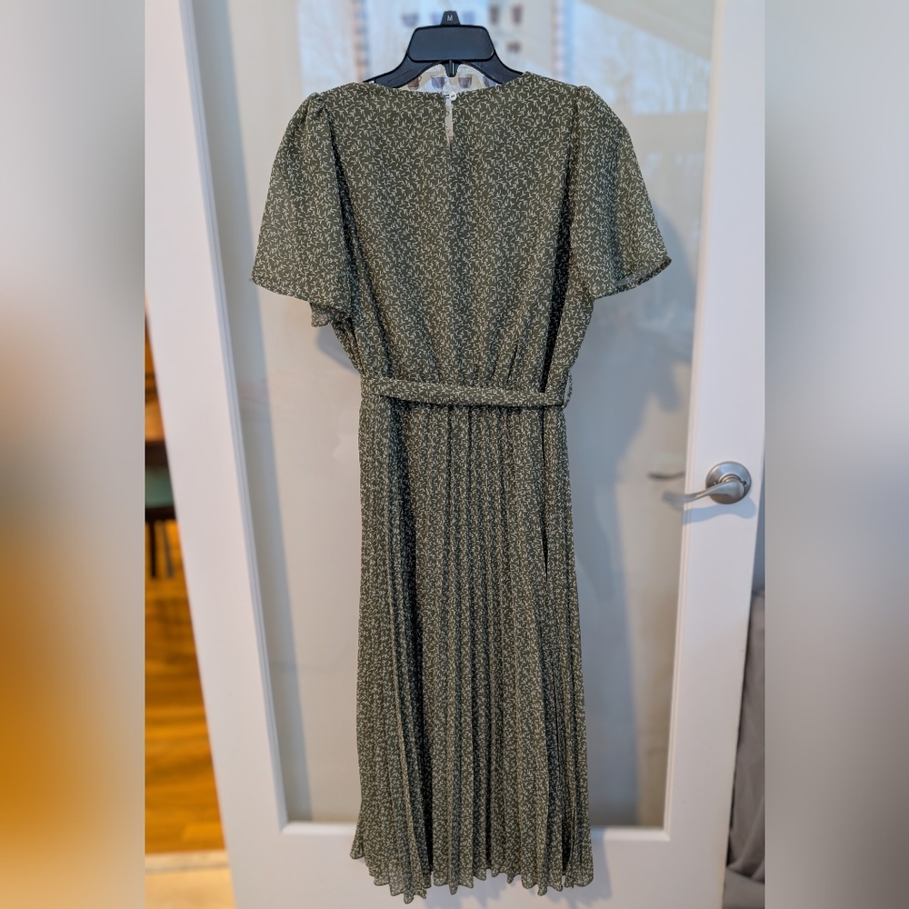 Polagram Sage Green Pleated Full Length Dress with Tie Waist - Size Large - Picture 2 of 5